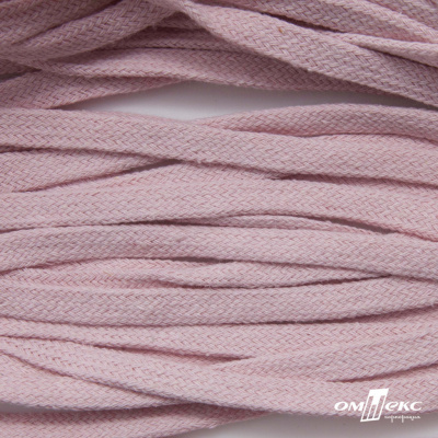 Шнур плетеный d-8 мм плоский, 70% хлопок 30% полиэстер, уп.85+/-1 м, цв.1019-св.розовый - купить в Каменске-Шахтинском. Цена: 735 руб.